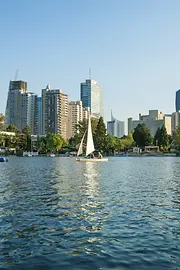 Segelboot auf der alten Donau