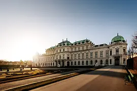 Oberes Belvedere an einem Herbsttag mit Sonneneinstrahlung