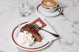 Sachertorte im Café Sacher