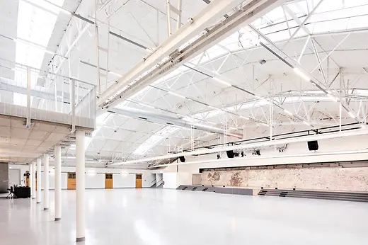 Expedithalle Halle mit Balkon (Längsansicht) 