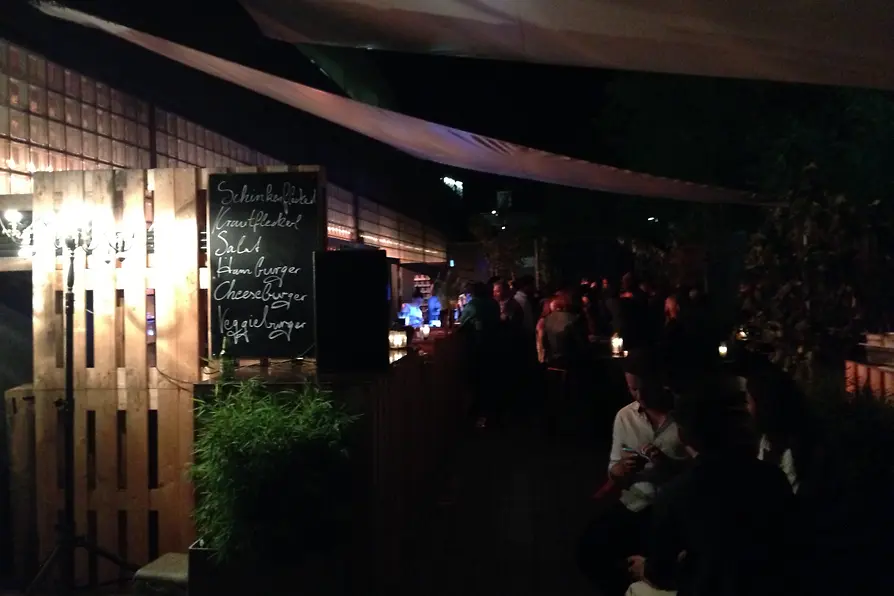 Terrasse bei Nacht