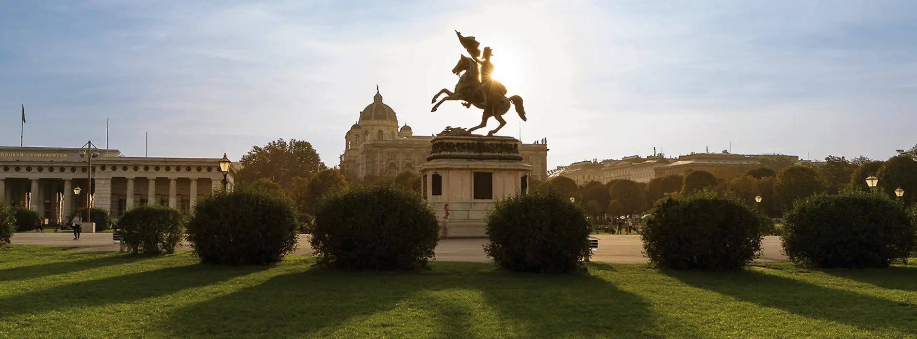 Equestrian statue at the Heldenplatz