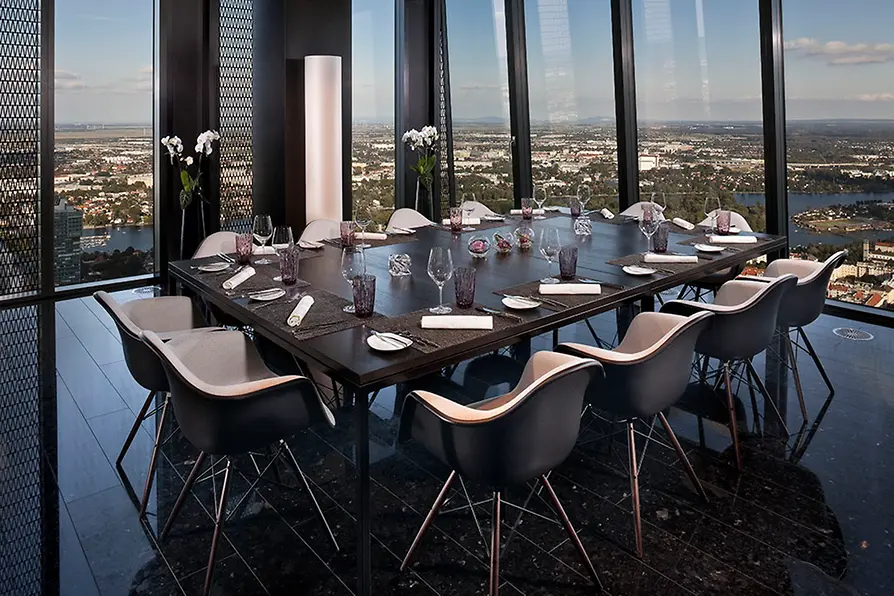 57 Restaurant, gedeckter Tisch mit Aussicht über Wien 