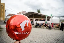 Außenansicht mit Ballon