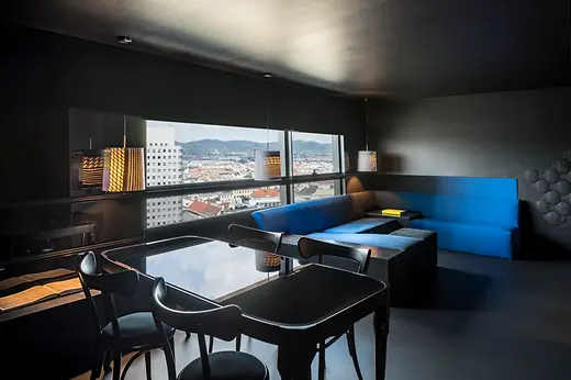 SO Black Suite