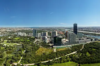 Aussicht vom Donauturm auf die UNO City und die Donau