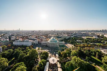 Wien, Panoramablick vom Rathaus auf das Burgtheater