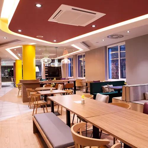 Hampton by Hilton Wien Lobby Dining Room