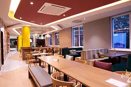 Hampton by Hilton Wien Lobby Dining Room