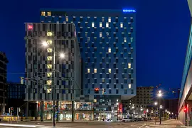 Novotel Wien Hauptbahnhof exterior at night