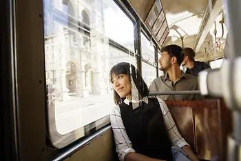 Frau in der Straßenbahn