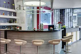 IntercityHotel Bar Welcome desk