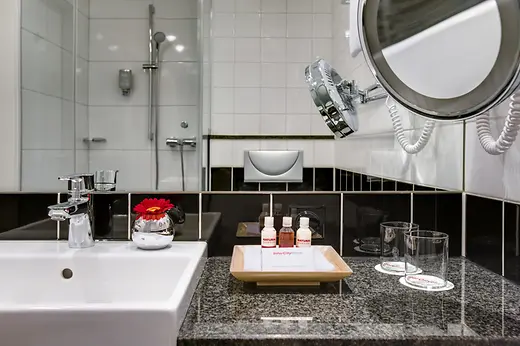IntercityHotel Badezimmer