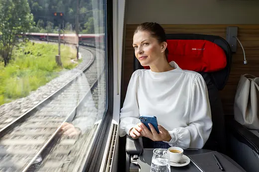 Business Reisende im ÖBB Zug