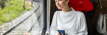 Business Reisende im ÖBB Zug
