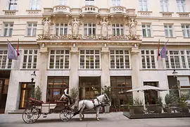 Steigenberger Hotel Herrenhof Exterior