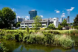  UniCredit Center am Kaiserwasser Gebäude Rückseite