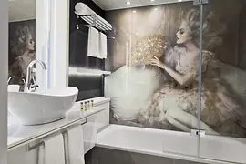 Renaissance Wien Hotel Bathroom