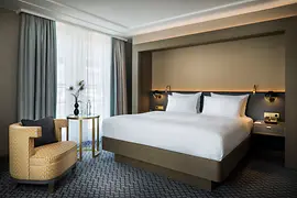 Hilton Vienna Plaza King Executive Zimmer