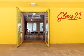 Gleis 21 entrance barrier-free