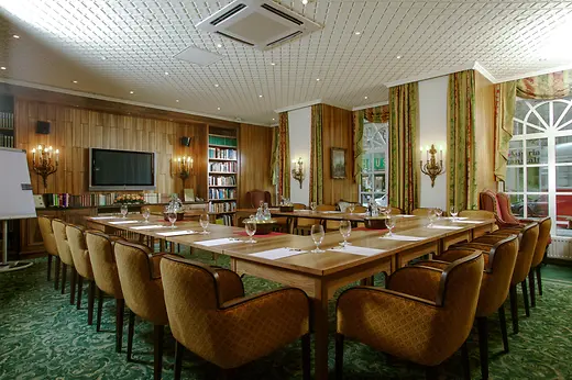 Hotel Stefanie Library